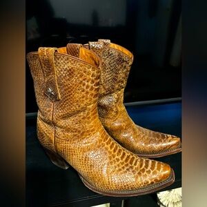 Idyllwind snakeskin embossed boots